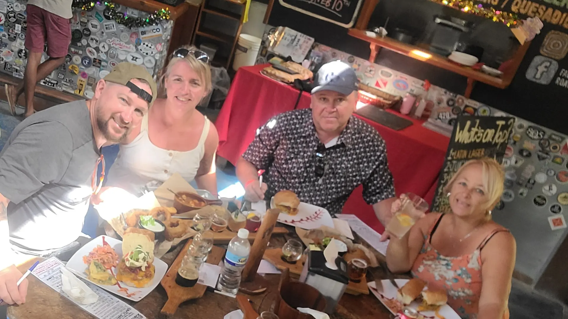 Dégustation d’un plateau de bières artisanales locales à la brasserie