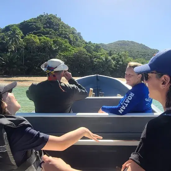 Excursion privée en bateau à Roatan : échappez-vous des foules de Cuba
