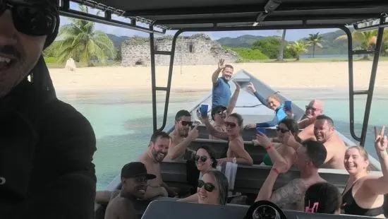 Private tours with a Canadian-Québécois expat guide in Roatan
