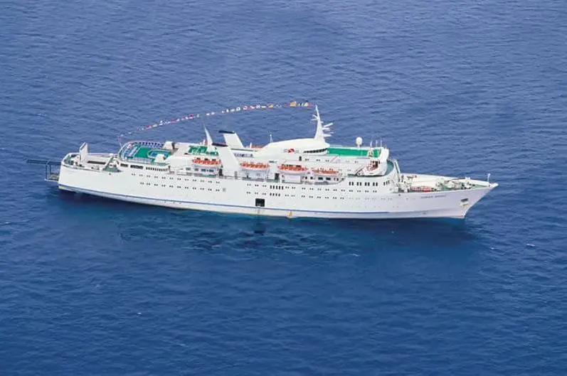 L’Ocean Spirit en 1989, premier navire de croisière à accoster à Roatán